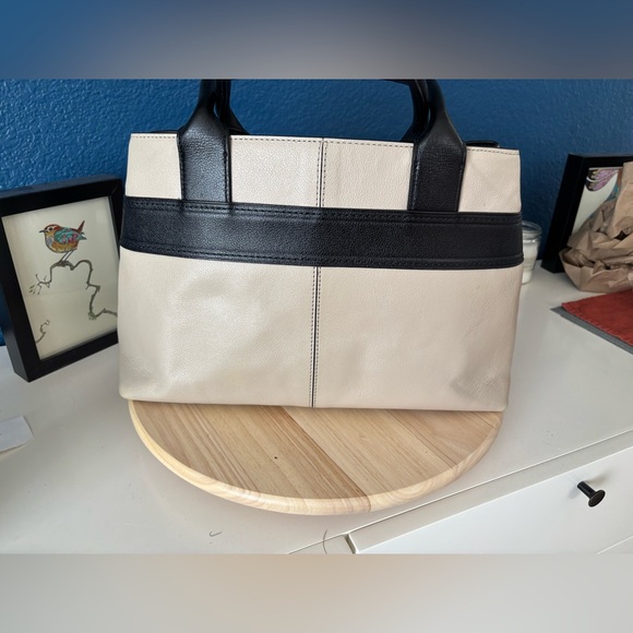 KATE SPADE EUC Villabella satchel bag Black/Cream w/ Bow 15”x9x5, minor callout - Picture 3 of 8